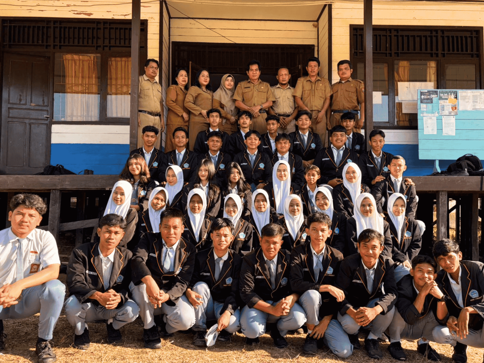 Momen Haru dan Bangga: SMAN 1 Lamandau Lepas 39 Siswa Angkatan XXI dalam Pengumuman Kelulusan & Perpisahan